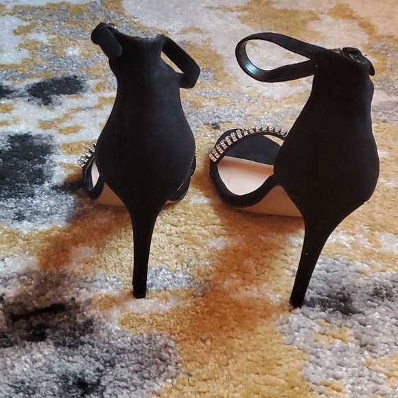 Heels - Picture 2 of 2